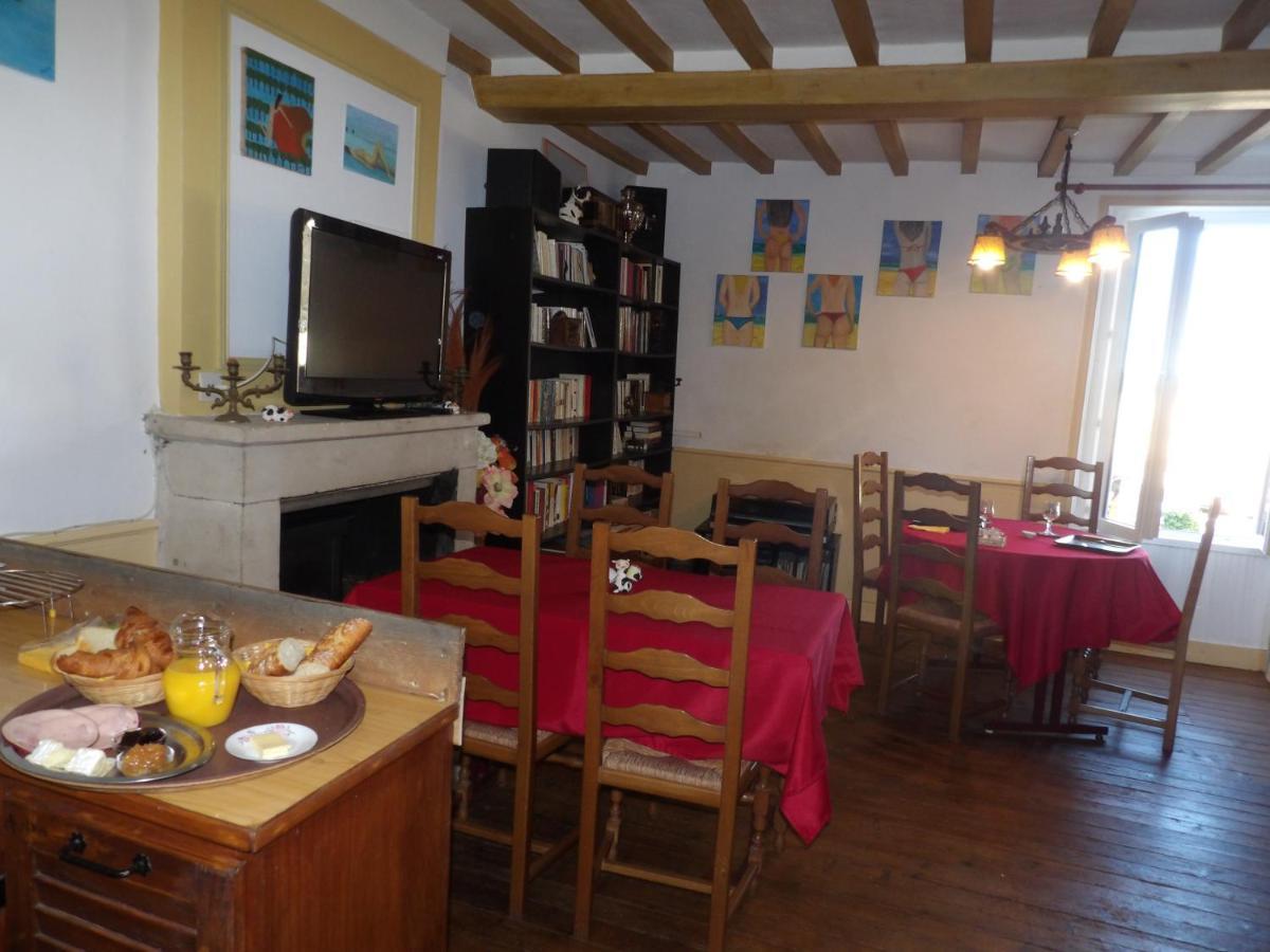 Chambres Et Tables D'Hotes A L'Auberge Touristique Meuvaines Kültér fotó