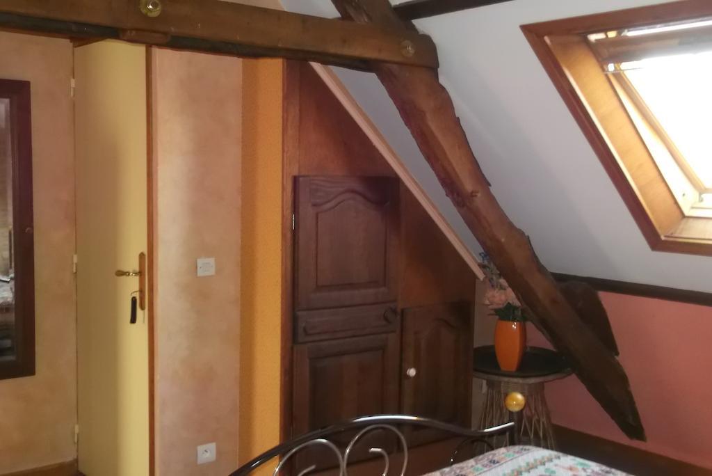 Chambres Et Tables D'Hotes A L'Auberge Touristique Meuvaines Szoba fotó