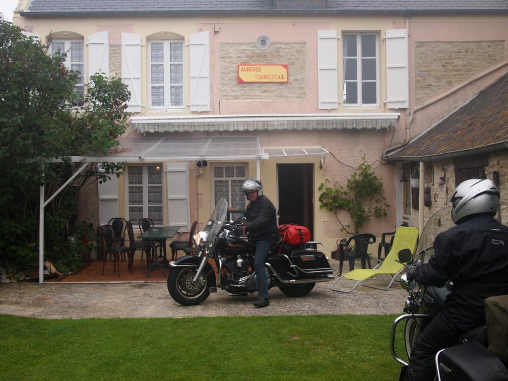 Chambres Et Tables D'Hotes A L'Auberge Touristique Meuvaines Kültér fotó